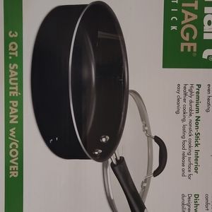 Chefs classic nonstick pan